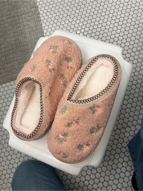 Cozy Floral Embroidered Pink Slippers